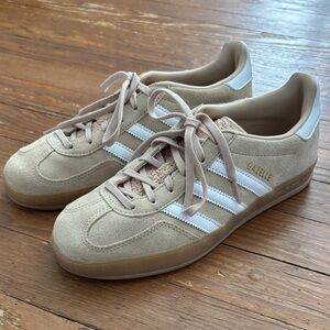 Adidas Gazelle Indoor Sneaker Woman’s Shoes Beige White 7.5